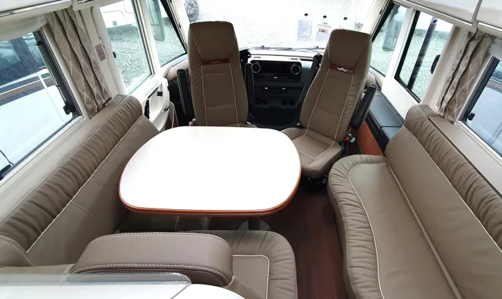 Fahrzeugbild Carthago chic c-line xl I I 6.2 QB - Mercedes LP 205.160,00  #12