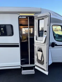 Bild 8 Knaus L!VE TI 650 MEG Platinum Selection Dachklima, AHK, Rahmenfenster