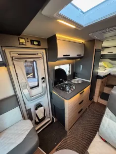 Bild 14 Knaus L!VE TI 650 MEG Platinum Selection Dachklima, AHK, Rahmenfenster