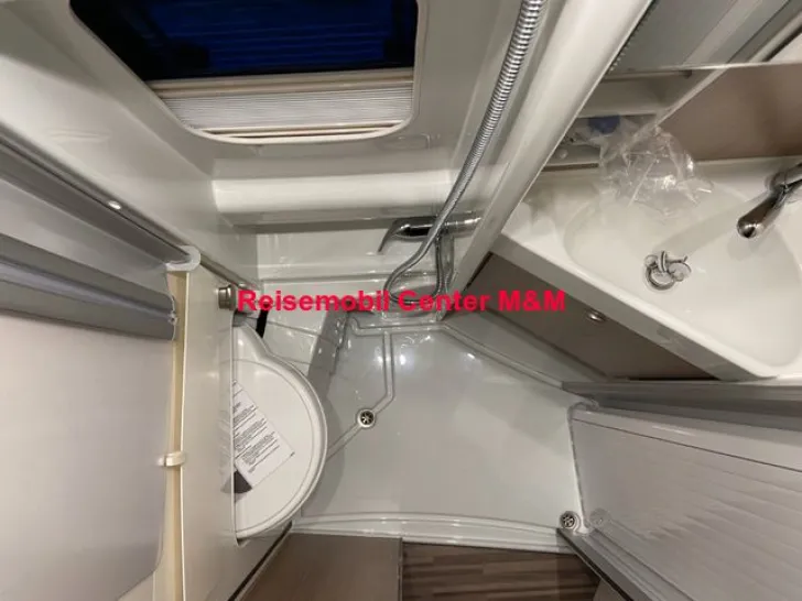 Fahrzeugbild Malibu Van first class - two rooms GT640 Aufstelldach #11