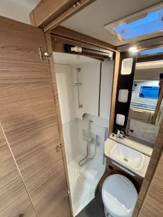 Bild 12 Knaus Tourer VAN 500 MQ Vansation 4-Schlafplätze, Rahmenfenster