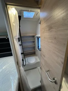 Bild 10 Dethleffs Camper 560 FMK First Edition Downtown