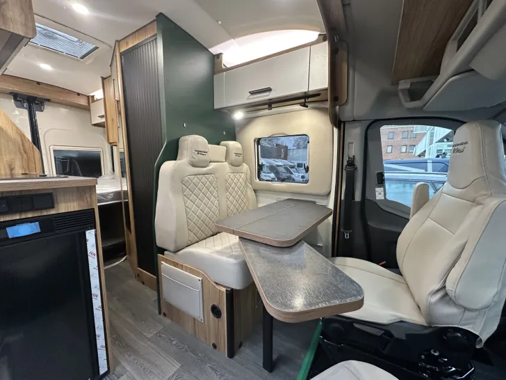 Fahrzeugbild Karmann Mobil Dexter 4x4 DE 560 AW Solar, Combi D6E, Allroad #10