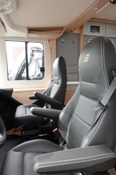 Bild 26 Hymer B-Klasse ML I 780 BML-I 780  Silber Top