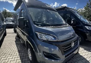 Camper Van Ayers Rock