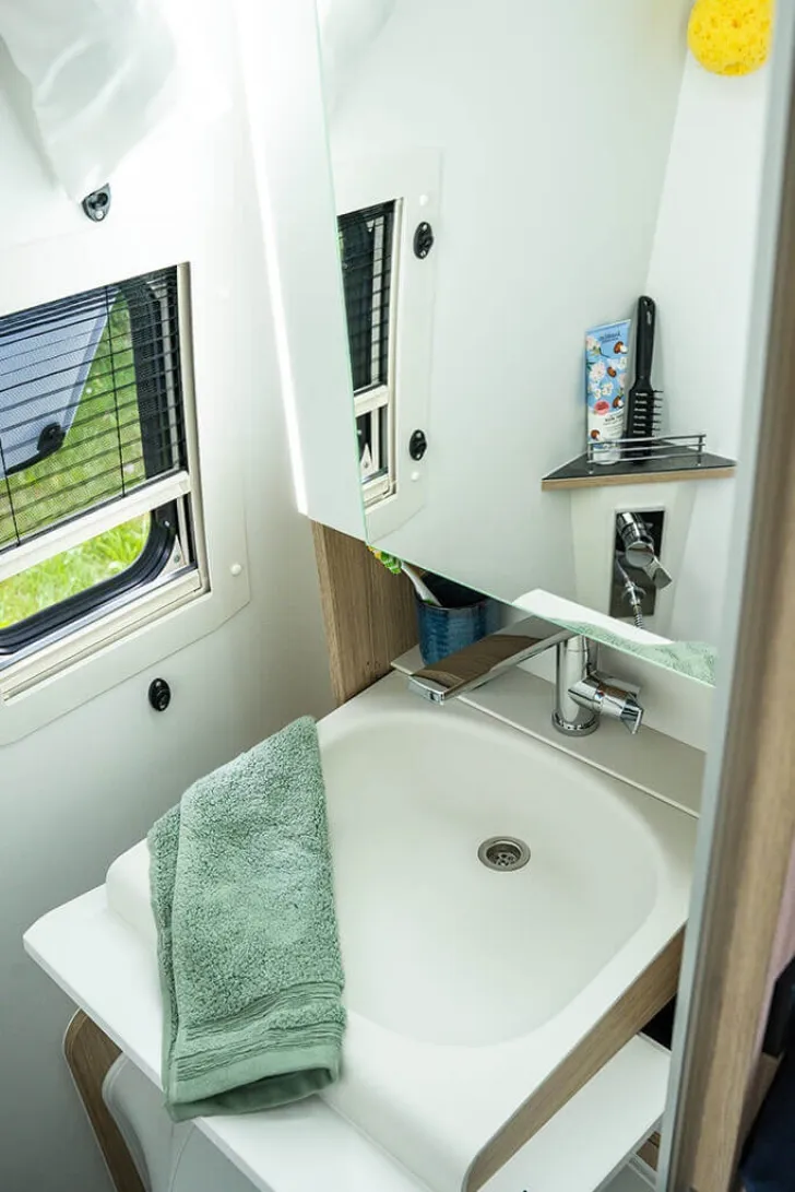 Fahrzeugbild Yucon 7.0 GD 4x4 K-Peak Hubdach,Wlan,Solar,Fliegentürh #7