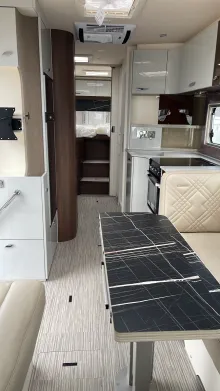 Sicht vorne-hinten Bürstner Elegance I 910 G Listenpreis 221.148€