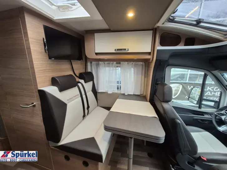 Fahrzeugbild Weinsberg CaraCompact 640 MEG EDITION [PEPPER] AUTOMATIK / 125KW (170PS) #6