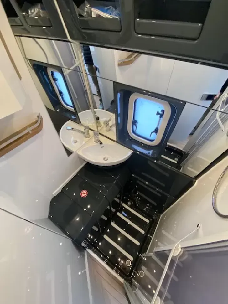 Fahrzeugbild Hobby PRESTIGE Van 640 ET First Edition #10