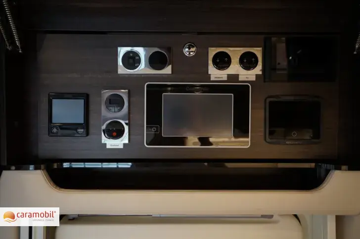 Fahrzeugbild Concorde Liner 1090 GIO (Autom. Leder Navi Markise) #23