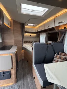 Sitzgruppe Weinsberg CaraLoft 550 MF 4Pakete TV BikeLift Rahmenfens