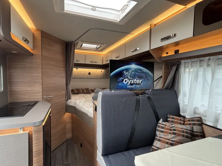 Weitere Sitzgruppe Weinsberg CaraLoft 550 MF 4Pakete TV BikeLift Rahmenfens