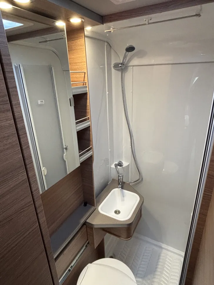 Fahrzeugbild Weinsberg CaraLoft 550 MF 4Pakete TV BikeLift Rahmenfens #14