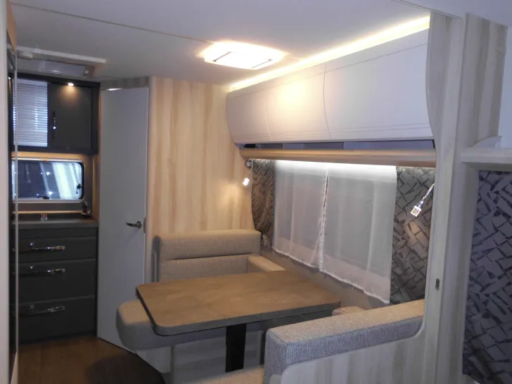 Fahrzeugbild Hobby De Luxe 460 SFf mit Extras, Lagerabverkauf #9