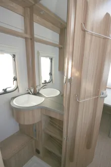 Fahrzeugbild Hymer Eriba Nova Light 425 #19