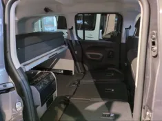 Bild 16 Crosscamp Lite S, Ausziehbares Küchenmodul und Bett *Messe*
