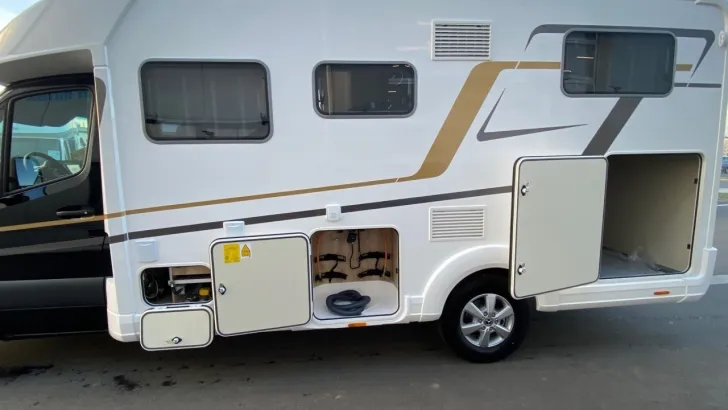 Grundriss Tag Eura Mobil Profila T 696 EB 170 PS AT9G+Markise+Sun Roof