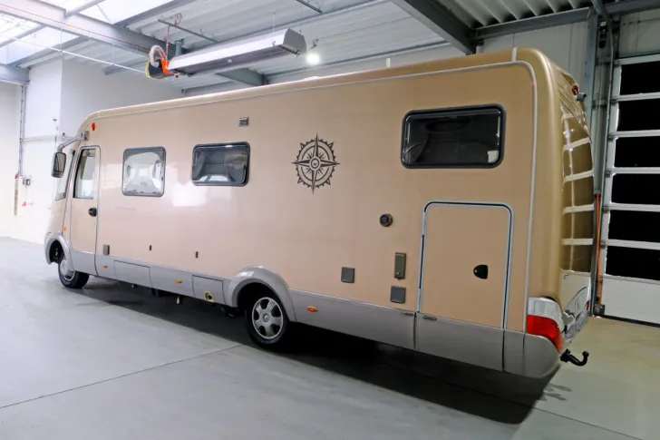 Fahrzeugbild Hymer S 800/Automatik/Festbett+Hubbett/Klima/Solar/AHK #3