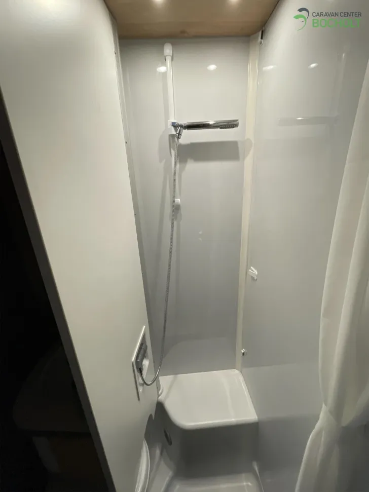 Fahrzeugbild Dethleffs Just Camp T 6812 EB Heckfarradträger / Hubbett #18