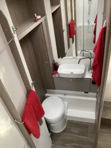 Fahrzeugbild Carado T 449 EDITION25 Queensbett #15