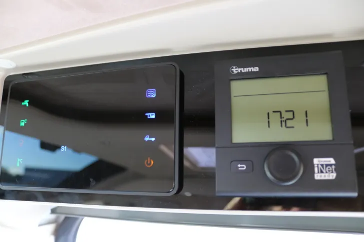 Fahrzeugbild Eura Mobil Van 635 EB AT9G+Sunroof+Solar+Markise #24