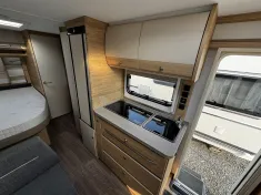 Bild 10 Fendt Bianco Selection 550 SKM Model 2023 mit GFK Dach