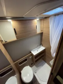 Fahrzeugbild Weinsberg CaraHome 600 DKG - Alkoven & Stockbetten #15