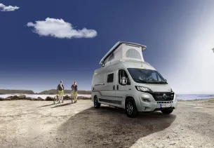 Camper Van Ayers Rock