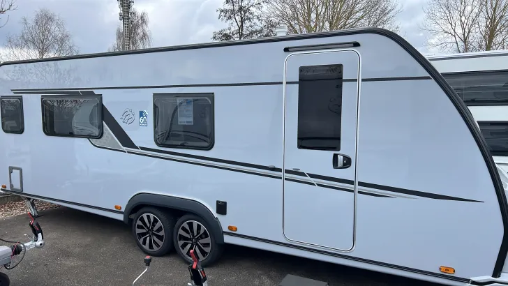 Seitlich Knaus Südwind 650 PXB