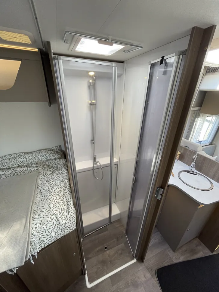 Fahrzeugbild Carado T447 pro+ *Hubbett*Rückfahrkamera* #28