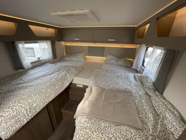 Fahrzeugbild Carado T447 pro+ *Hubbett*Rückfahrkamera* #29