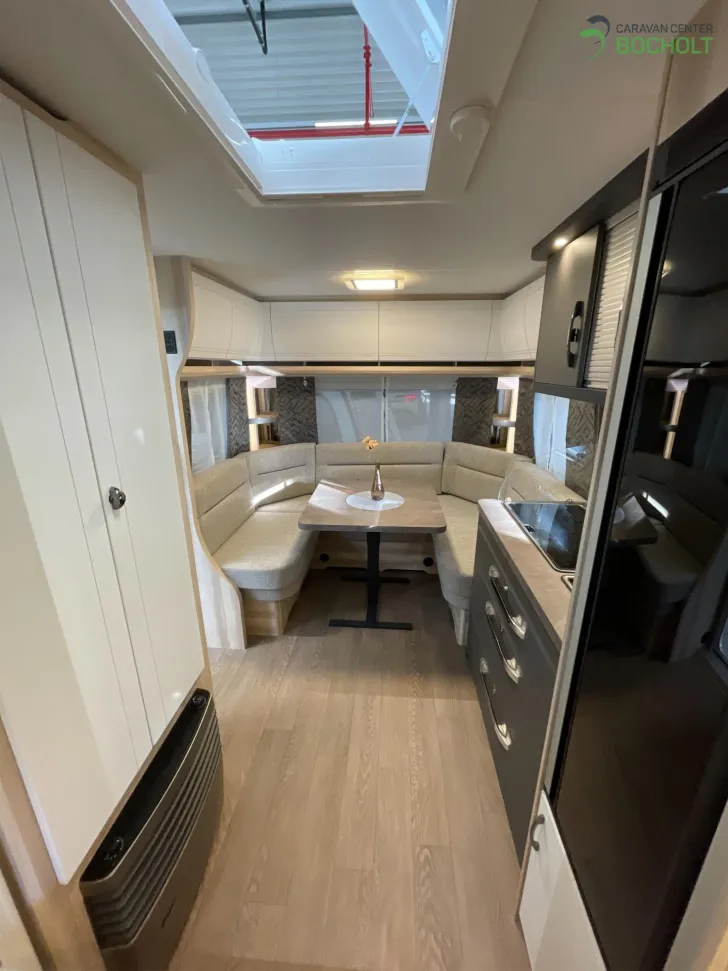 Fahrzeugbild Hobby De Luxe 460 UFe InterCaravaning Modell 2025 / Mover / Fahrradträger #14