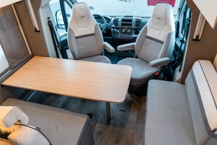 Fahrzeugbild LMC Tourer Lift H 630 *Mj25*fr.Längsbett*Hubbett* #11