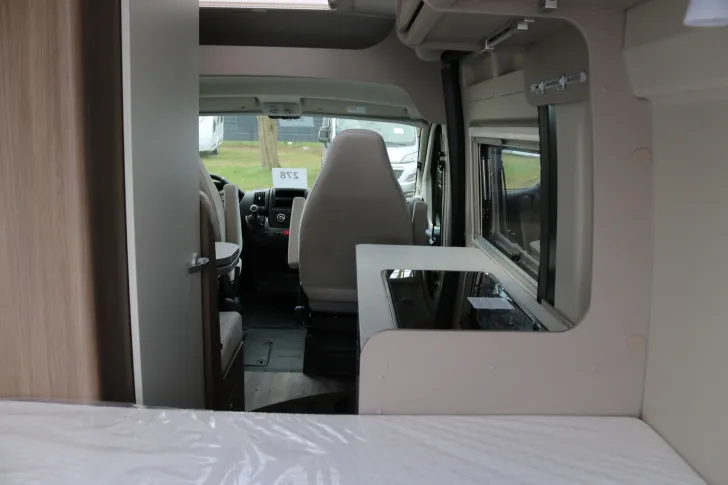 Fahrzeugbild Carado Camper Van CV 540 Markise+Dachhaube Midi Heki #6