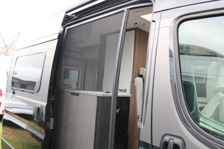 Fahrzeugbild Carado Camper Van CV 540 Markise+Dachhaube Midi Heki #10