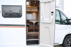 Bild 4 Weinsberg CaraCompact 600 MF EDITION [Pepper] Trittstufe | T-Raum-Fenster