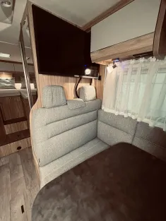 Bild 10 Hymer Exsis-i 474 Hubstützen, Luftfeder, Autom.