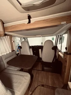 Bild 11 Hymer Exsis-i 474 Hubstützen, Luftfeder, Autom.