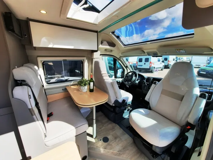 Fahrzeugbild LMC Innovan 640 #7