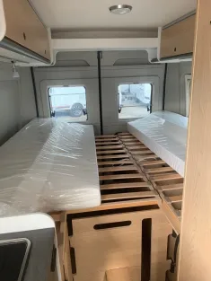 Bild 6 Sunlight Camper Van Cliff 640 X RT Längsbetten