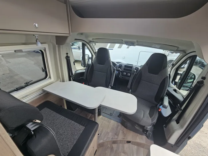 Fahrzeugbild Carado pro CV 602 8G-Automatik|Batt.190Ah|Einzelbetten #6
