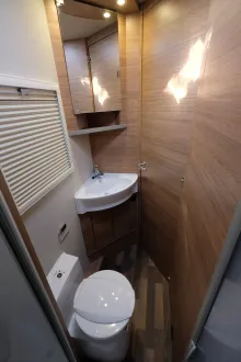 Fahrzeugbild Weinsberg CaraSuite 650 MF 140 PS Schalter #20