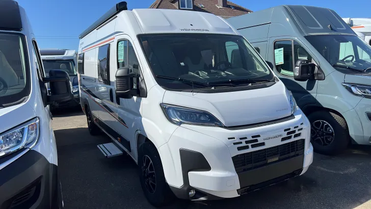 Schräg Vorne Weinsberg CaraBus 630 ME