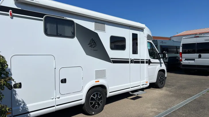 Schräg Hinten Knaus L!VE TI 650 MEG Sofort verfügbar