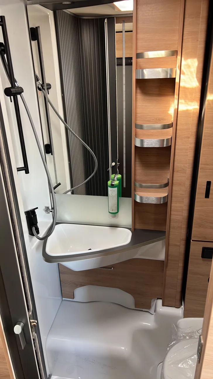 Toilette Knaus L!VE TI 650 MEG Sofort verfügbar