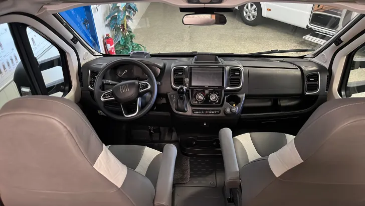Fahrerhaus Knaus L!VE TI 700 MEG Care Drive Advance