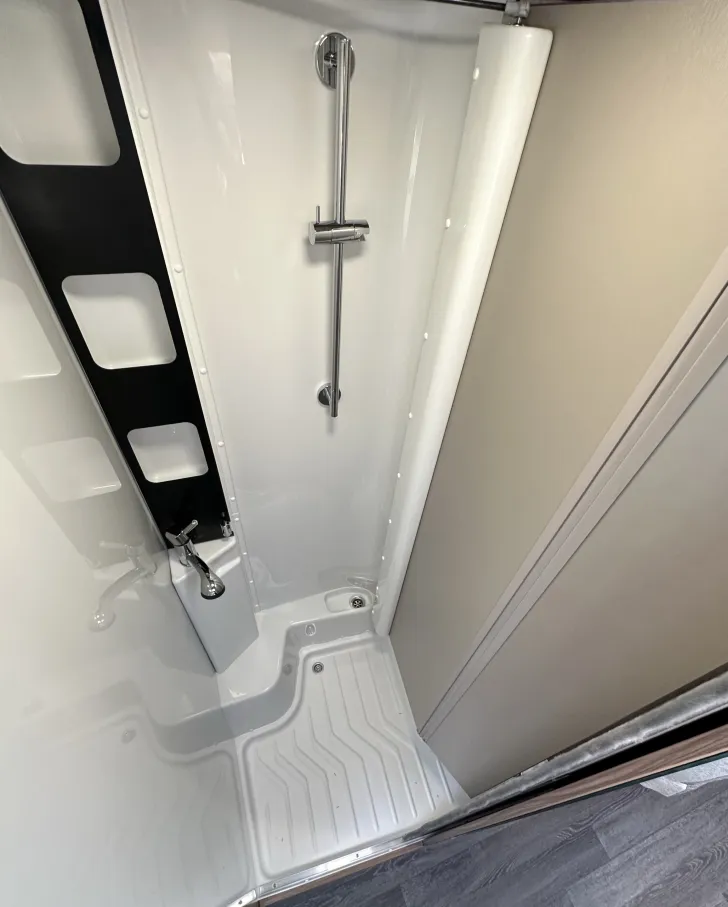 Fahrzeugbild Knaus Van I 650 MEG Mietfahrzeug Verfügbar 11.2026 #16