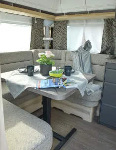 Bild 12 Hobby De Luxe 460 UFe *IC-Sondermodell*