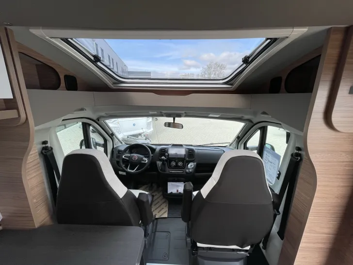 Fahrzeugbild Weinsberg CaraCompact 600 MEG EDITION [PEPPER] #8