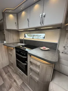 Bild 16 Kabe Hacienda 880 B-TDL Rangierhilfe Truma , Markise